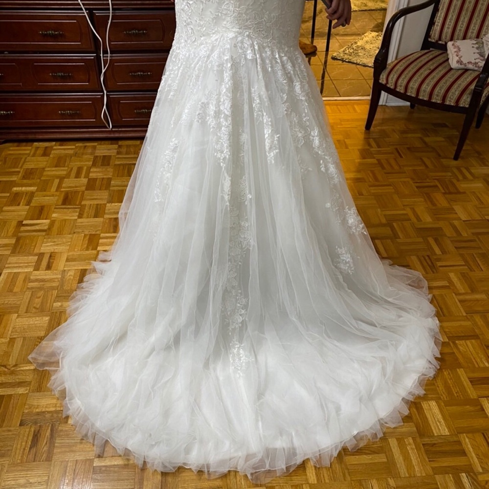 Wedding Dress from Allure Bridals - Picture 6 of 10